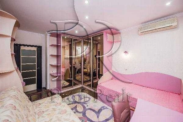 Sale of a 2-room apartment of 74 m², Akademika Efremova St.,