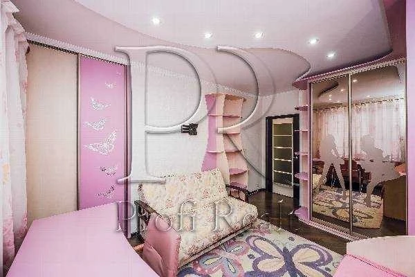 Sale of a 2-room apartment of 74 m², Akademika Efremova St.,