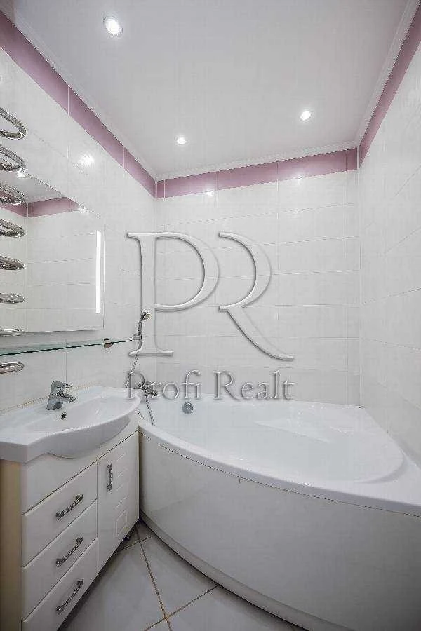 Sale of a 2-room apartment of 74 m², Akademika Efremova St.,