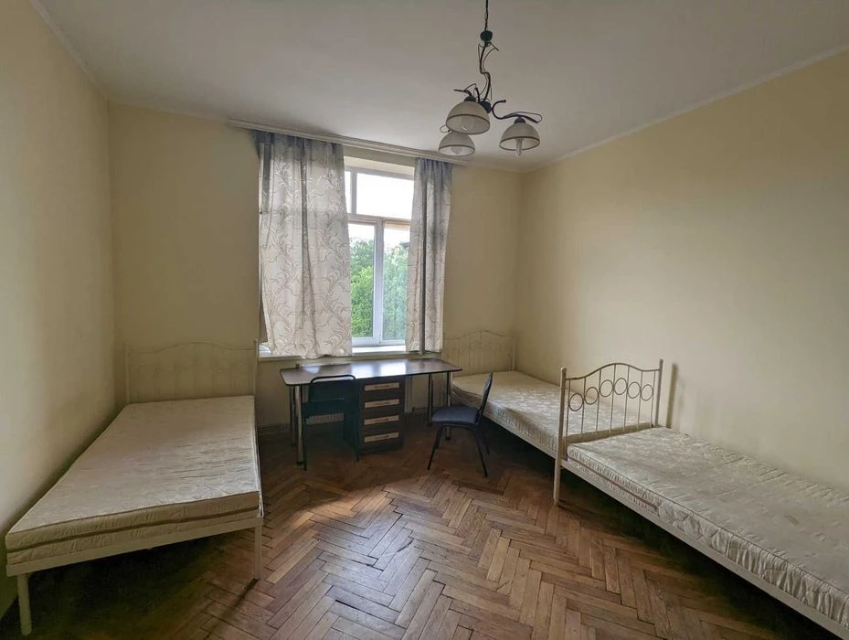 Простора квартира в Австрійському будинку на вул. Матейки_M