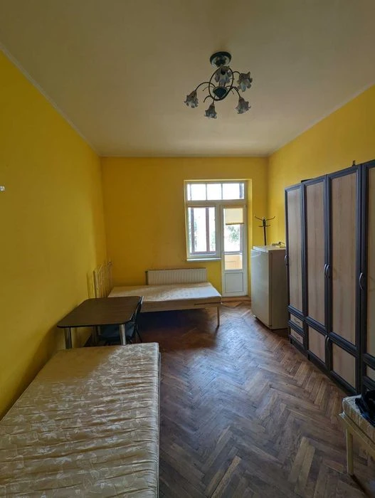 Простора квартира в Австрійському будинку на вул. Матейки_M