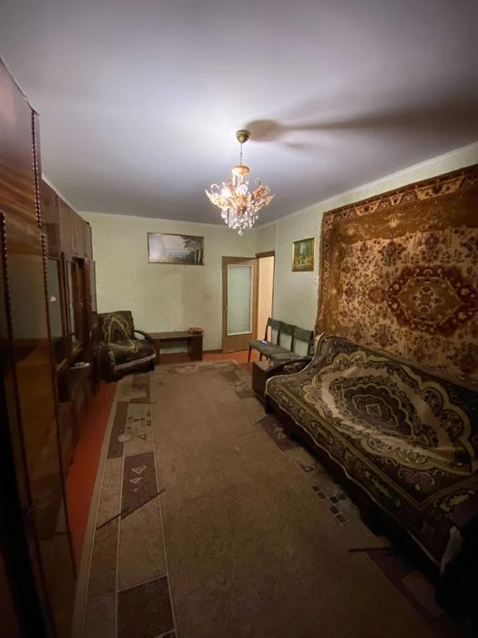 For sale: 1-room apartment at 15b Geroev Truda Street, 38.5 sq m, 4th floor.