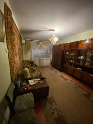 For sale: 1-room apartment at 15b Geroev Truda Street, 38.5 sq m, 4th floor.