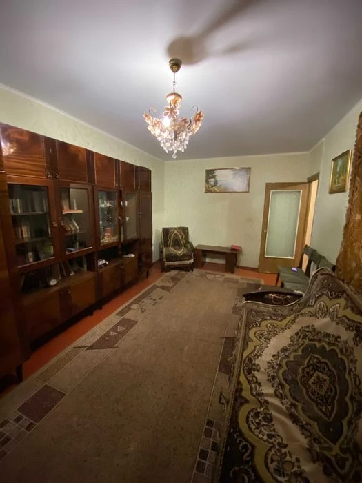 For sale: 1-room apartment at 15b Geroev Truda Street, 38.5 sq m, 4th floor.