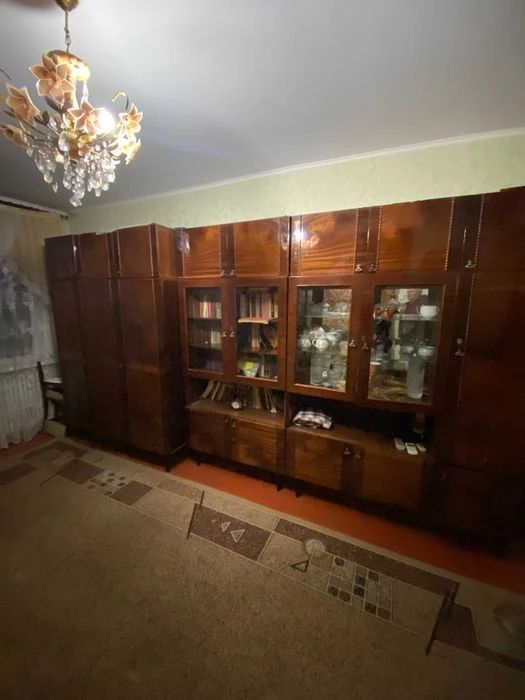 For sale: 1-room apartment at 15b Geroev Truda Street, 38.5 sq m, 4th floor.