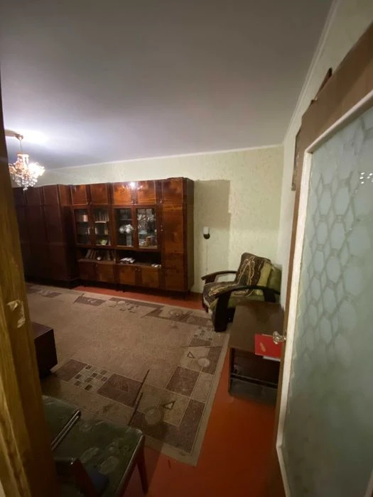 For sale: 1-room apartment at 15b Geroev Truda Street, 38.5 sq m, 4th floor.