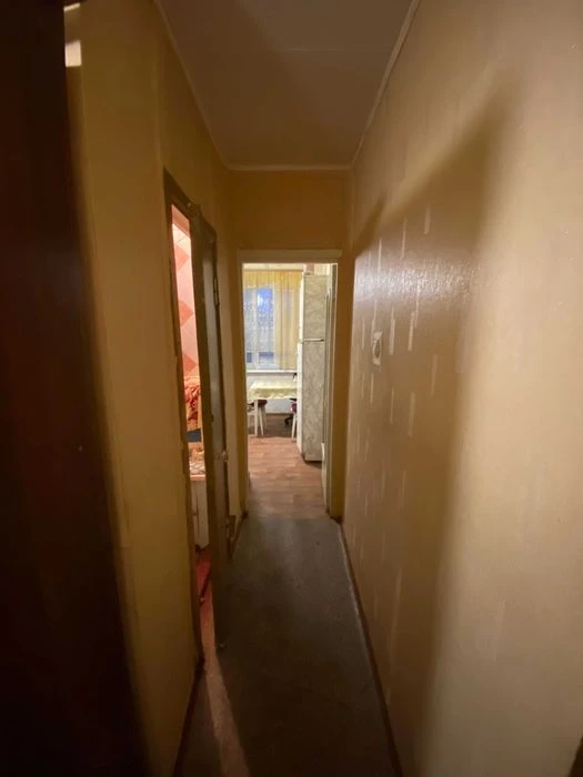 For sale: 1-room apartment at 15b Geroev Truda Street, 38.5 sq m, 4th floor.