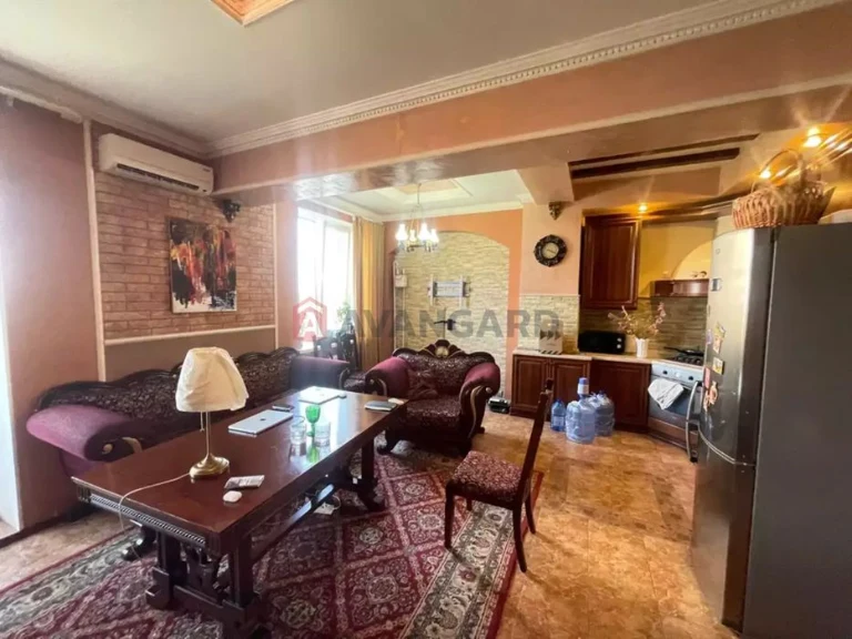 Apartment for sale 100 m² in Stalinka. Shevchenko Park