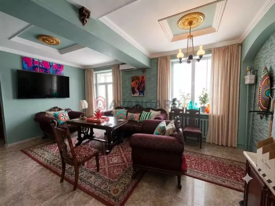 Apartment for sale 100 m² in Stalinka. Shevchenko Park