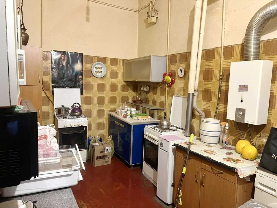 A room in a communal apartment on Troitskaya, 497369