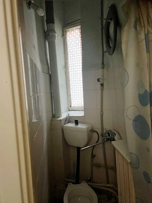 A room in a communal apartment on Troitskaya, 497369