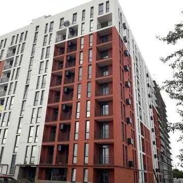 Простора двокімнатна квартира в новобудові. Можливо під держ