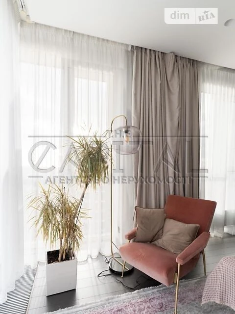 Sale of 4-room apartment 193 sq. m. on Andriy Verkhoglyada St. 15 •