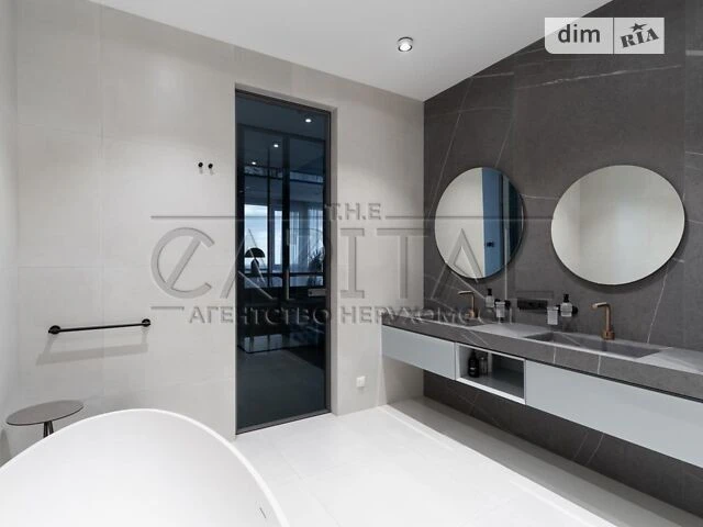 Sale of 4-room apartment 193 sq. m. on Andriy Verkhoglyada St. 15 •