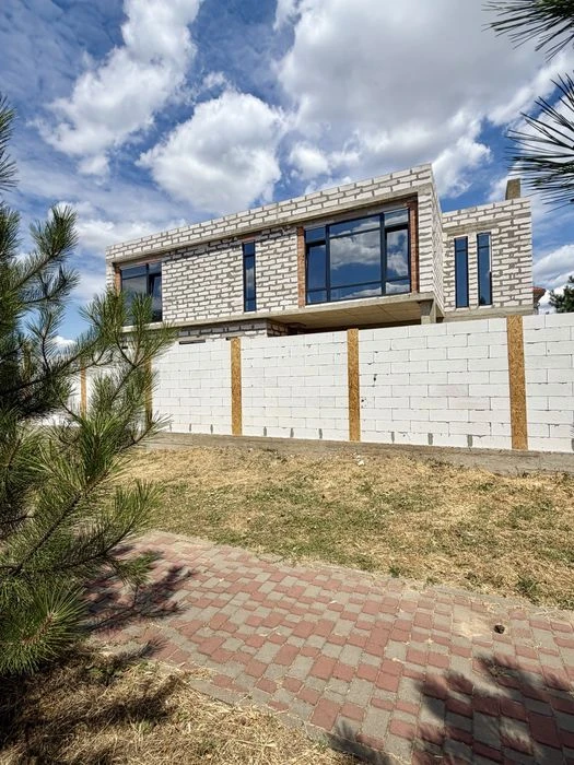 Sauvignon. New House 265 sq.m. Under decoration.