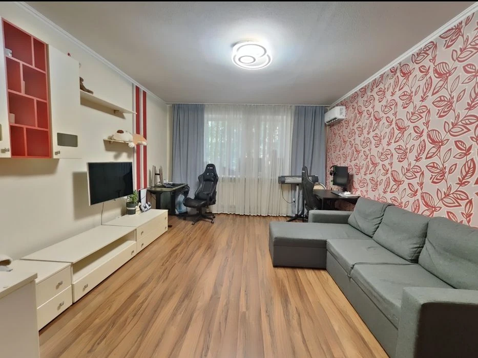 No commission I will sell a 2-room apartment in the Sozidatel residential complex
