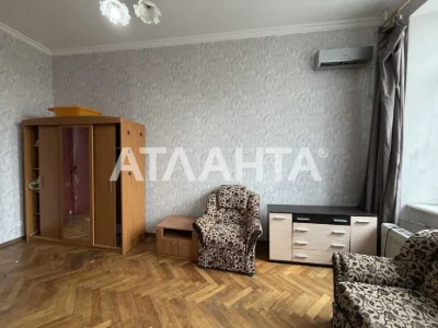 В продаже комната в коммунальной квартире в исторической части