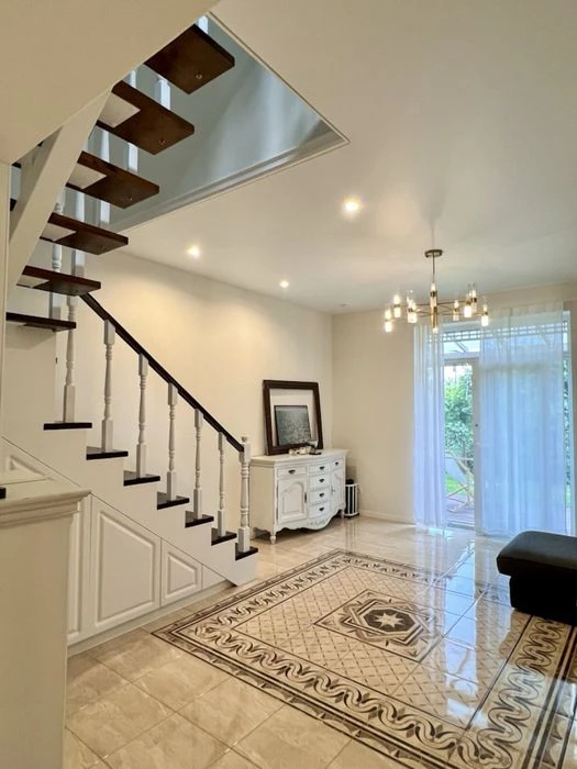 I will sell a wonderful house, Fontan and Tairova, st. whaling,