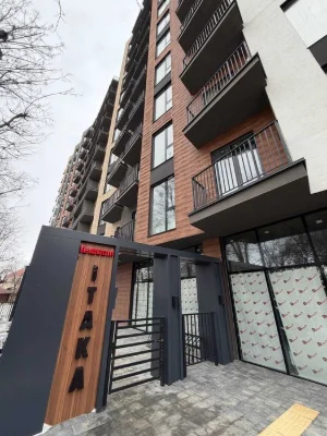 В продаже есть однокомнатная квартира с балконом в сданном ЖК "И"