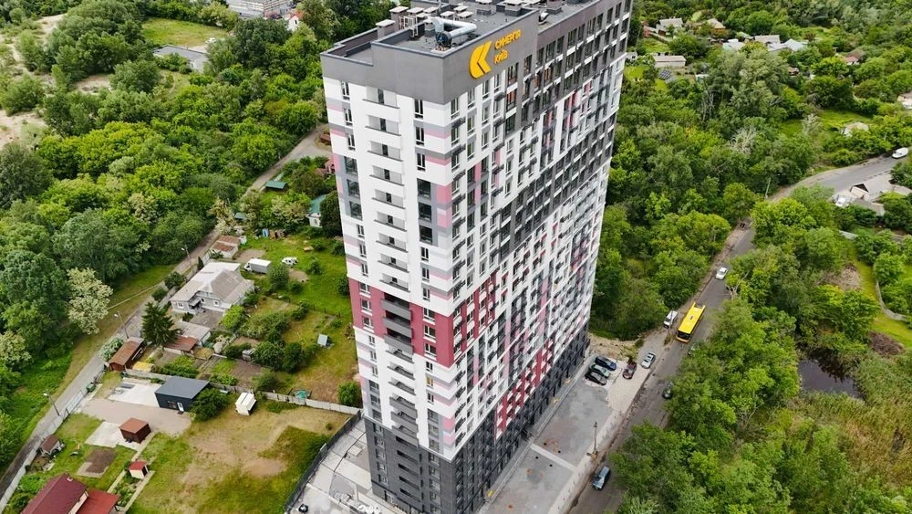 Apartment for renovation, rented residential complex. Naberezhna 15 min, metro, ukry