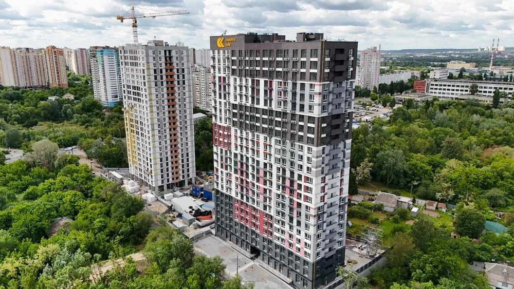 Apartment for renovation, rented residential complex. Naberezhna 15 min, metro, ukry