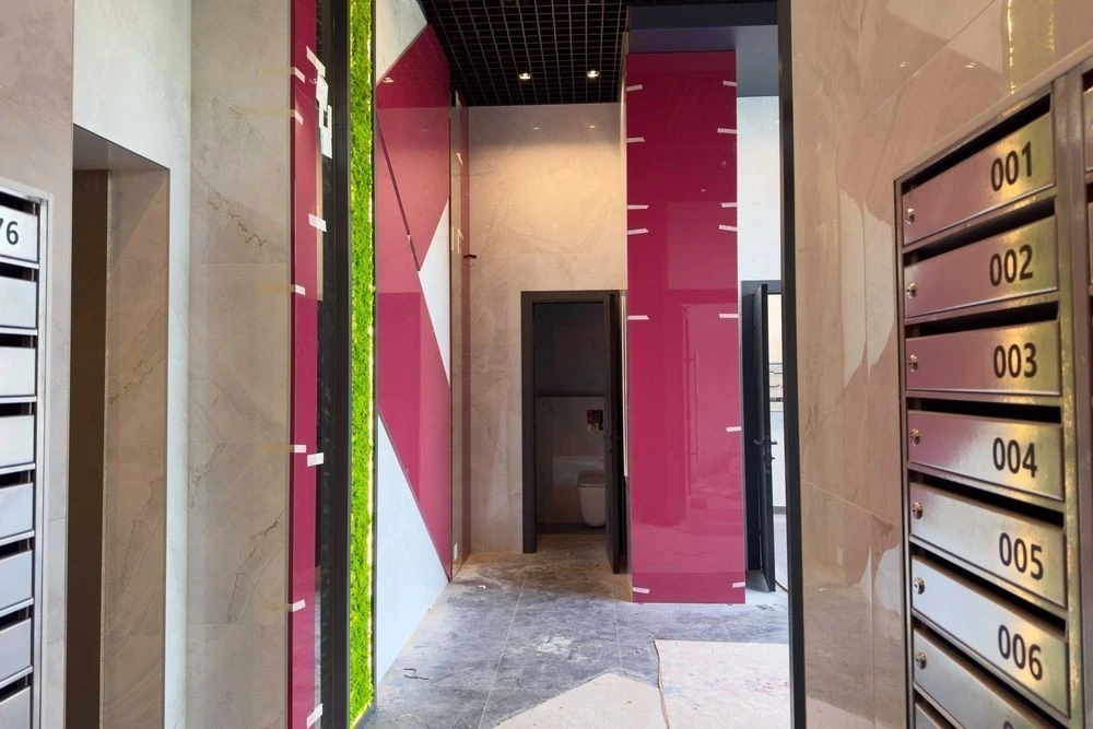 Apartment for renovation, rented residential complex. Naberezhna 15 min, metro, ukry