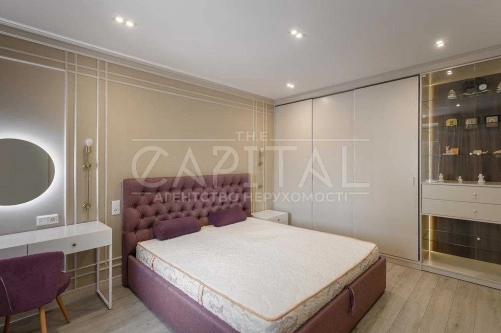 A stylish, modern 3-room apartment is offered for sale