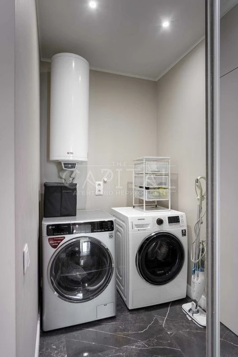 A stylish, modern 3-room apartment is offered for sale