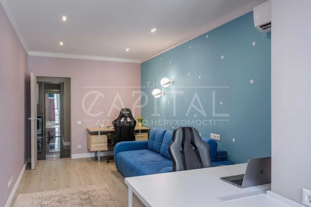A stylish, modern 3-room apartment is offered for sale