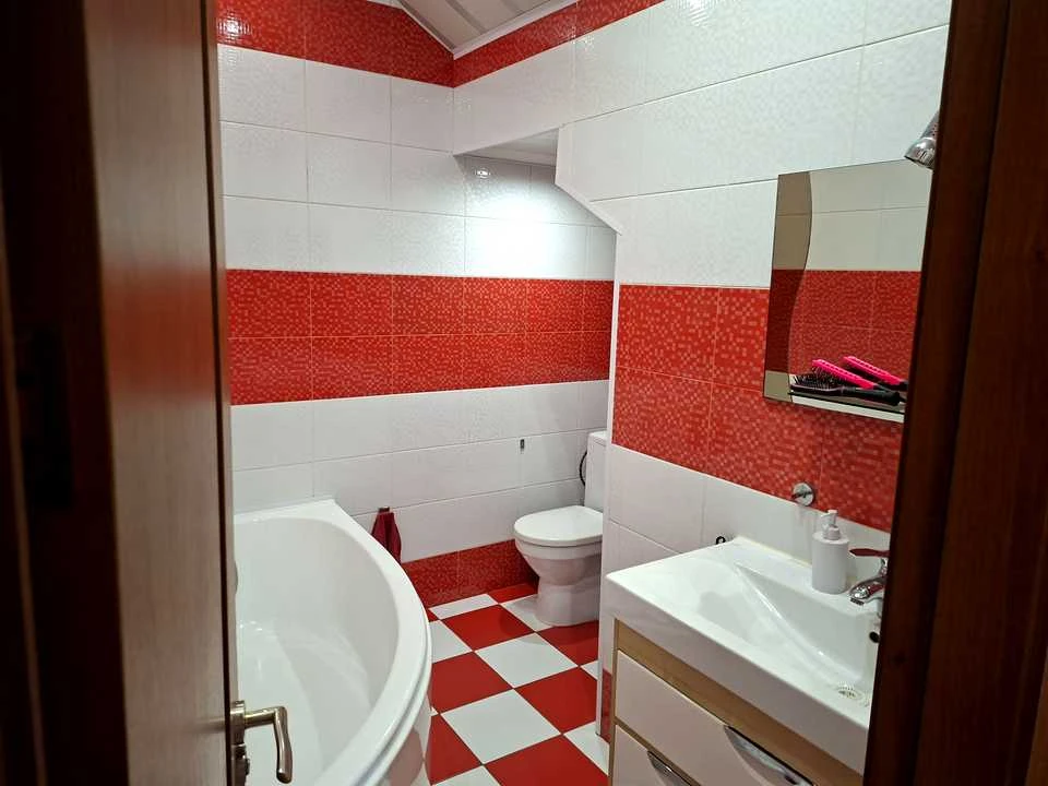 Apartment. Dnipro, Araratskaya St.