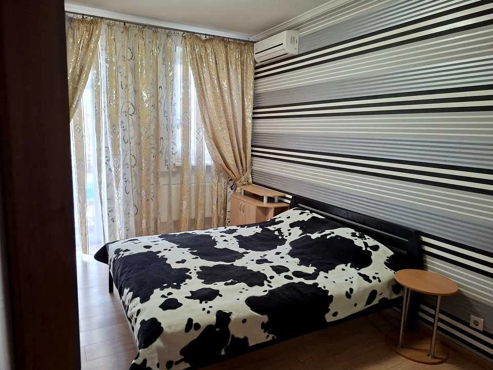 Apartment. Dnipro, Araratskaya St.