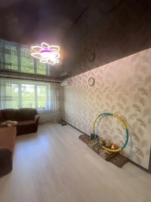 I will sell a 3-room apartment with furniture and appliances in Dnipro.
