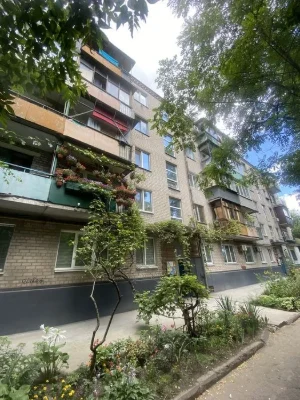 I will sell a 3-room apartment with furniture and appliances in Dnipro.