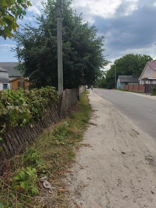 Продаж земельної ділянки з старим будинком в місті