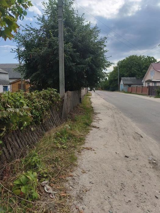 Продаж земельної ділянки з старим будинком в місті