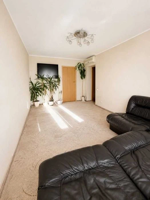 For sale 3-room apartment 69 m² O.Polya (top of Kirov)! Slavutych! Bezn