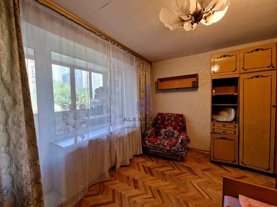 Квартира. Киев, ул. (Горького)
