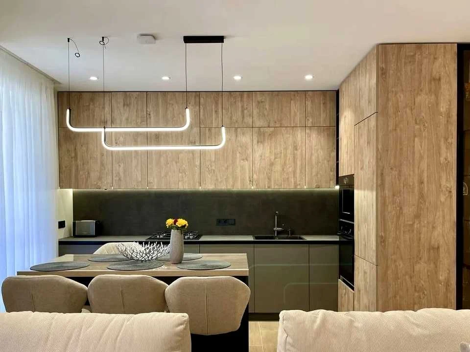 Apartment. Ivano-Frankivsk, Yuliana Pelesha St., 5, k