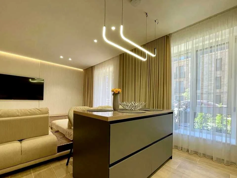 Apartment. Ivano-Frankivsk, Yuliana Pelesha St., 5, k