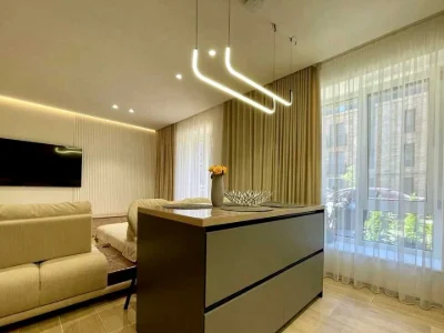 Apartment. Ivano-Frankivsk, Yuliana Pelesha St., 5, k
