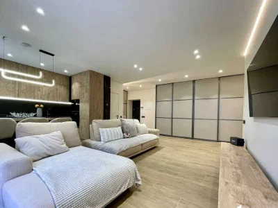 Apartment. Ivano-Frankivsk, Yuliana Pelesha St., 5, k