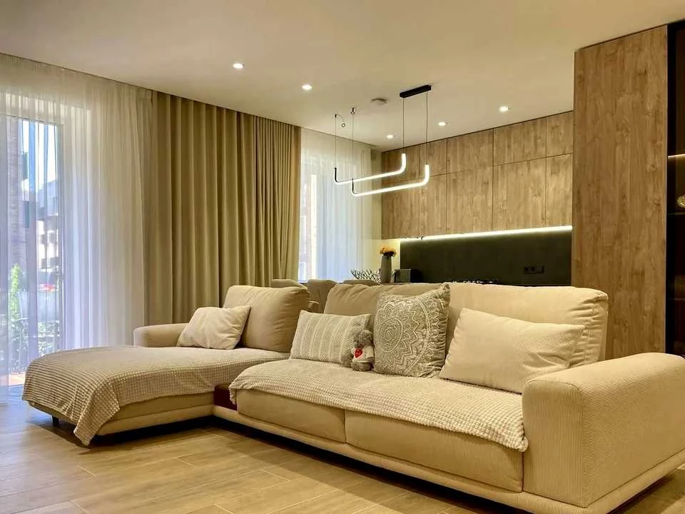 Apartment. Ivano-Frankivsk, Yuliana Pelesha St., 5, k