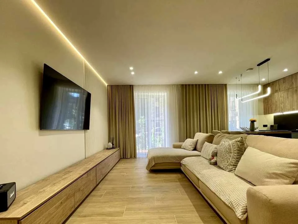Apartment. Ivano-Frankivsk, Yuliana Pelesha St., 5, k