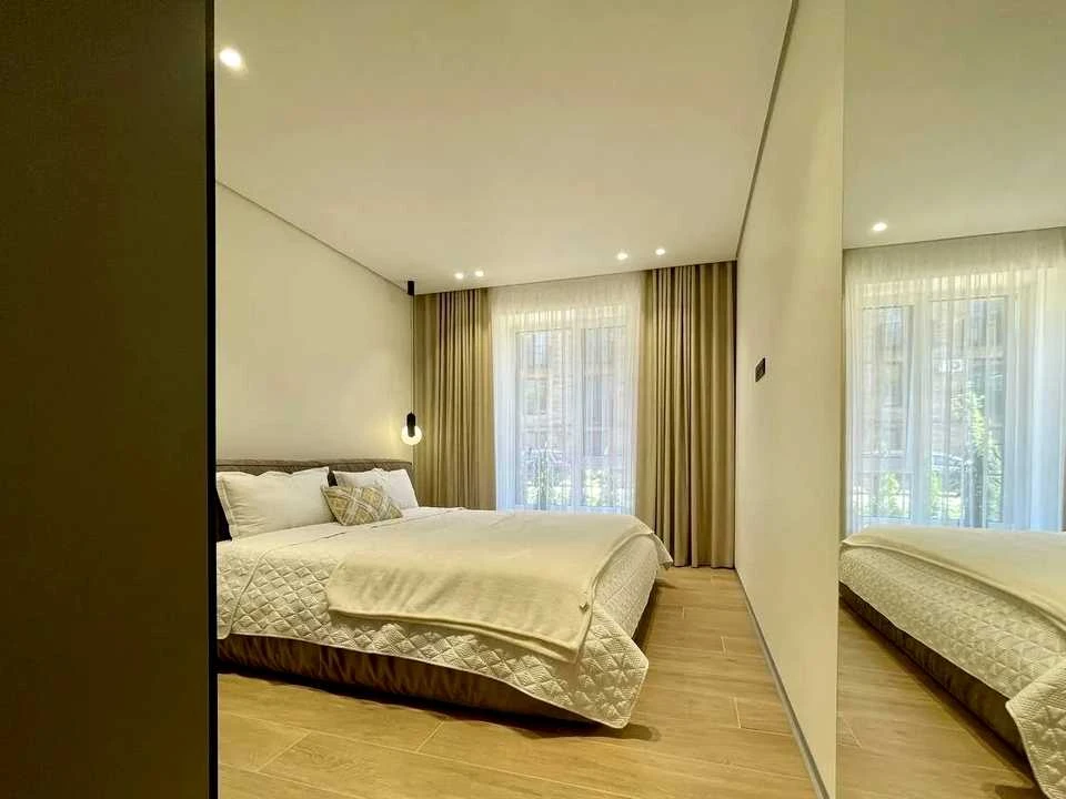 Apartment. Ivano-Frankivsk, Yuliana Pelesha St., 5, k