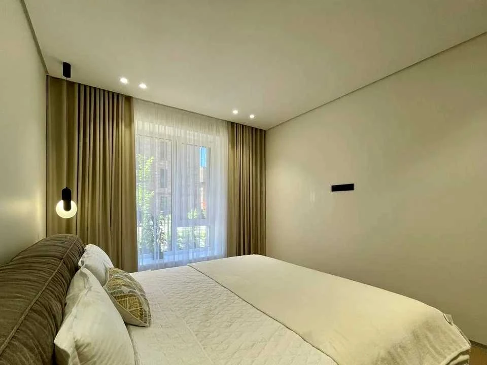 Apartment. Ivano-Frankivsk, Yuliana Pelesha St., 5, k