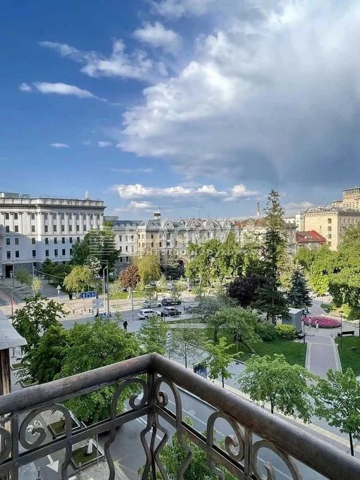 2 кімнатна вул Чикаленка Євгена, 2-4/7, ст м Театральна Хрещ