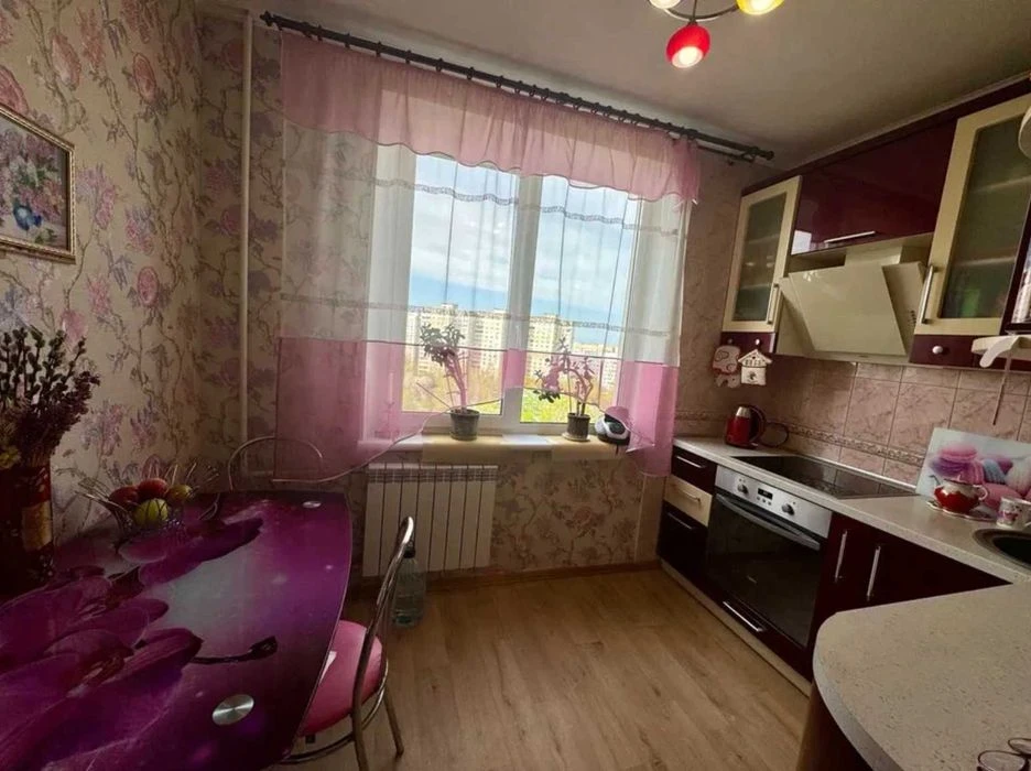 I am selling a cheap 3-room apartment in the Oleksiyivka district.