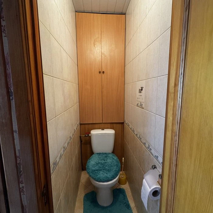 I am selling a cheap 3-room apartment in the Oleksiyivka district.