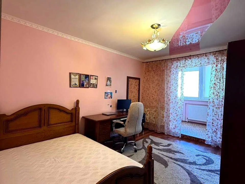 Квартира. Днепр, Братьев Воробьев ул. (Дмитрия Кедрина)