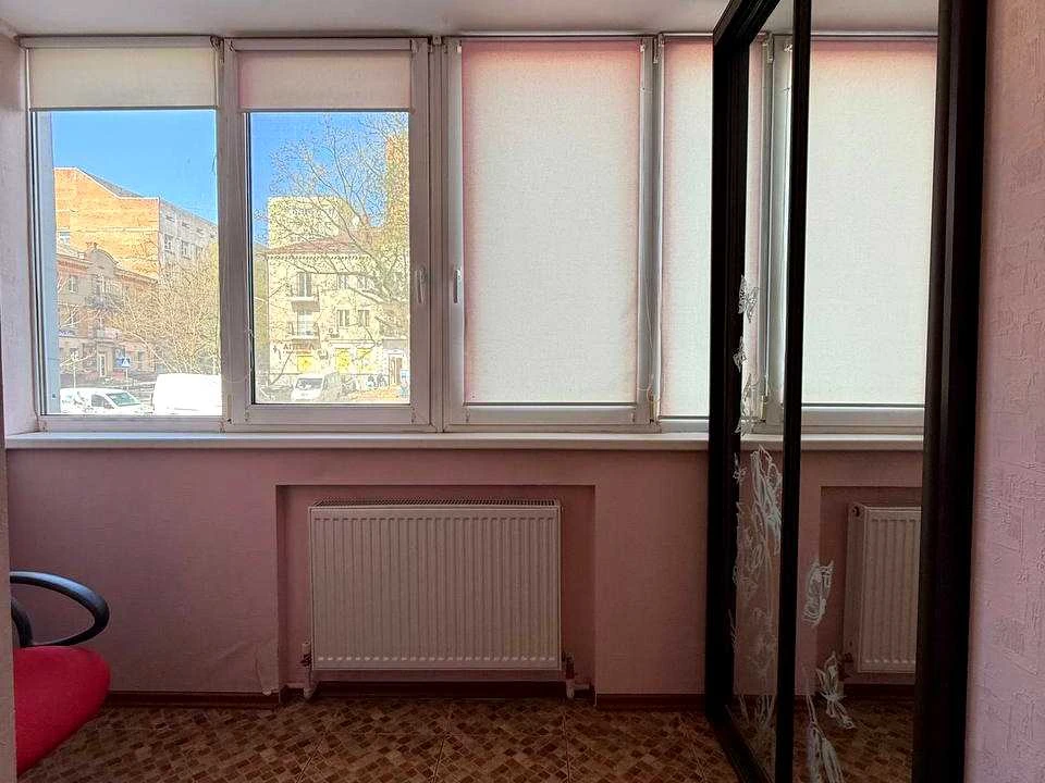 Квартира. Днепр, Братьев Воробьев ул. (Дмитрия Кедрина)